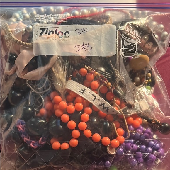 3 lb Assorted Beaded Jewelry  craft Collection - Picture 1 of 9